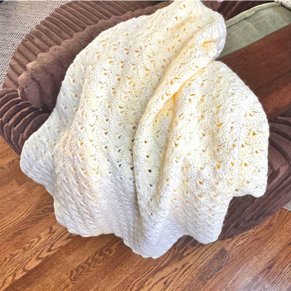 Handmade Crochet Afghan‎ Yellow White Throw Blanket 45x41 Shell Stitch Baby Lap